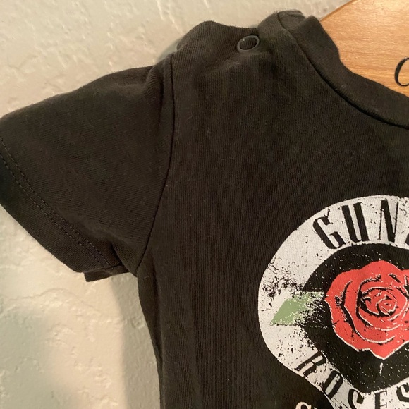 H&M Guns and Roses Set (4-6 Months) - Picture 4 of 9